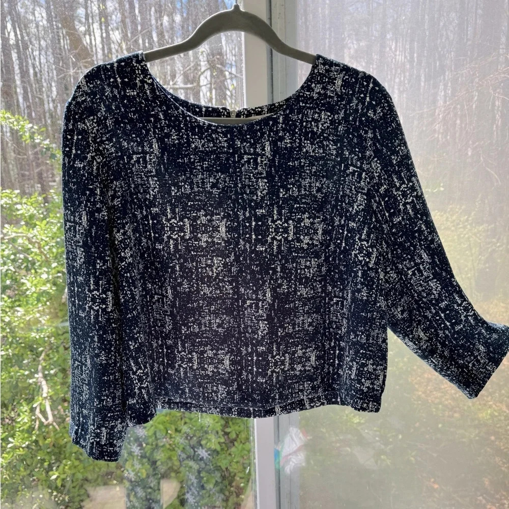 Soft & versatile blue & white cropped top by Kenar size XL. Perfect condition.